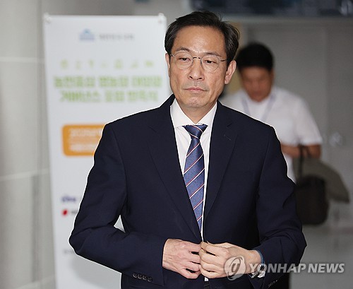 Presidential office draws line from calls for chief justice to step down