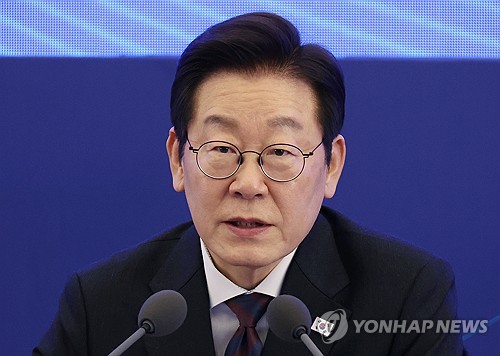 Lee urges thorough probe into explosion at Army unit that left 10 injured