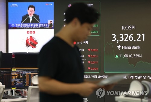 Seoul shares turn almost flat late Thu. morning