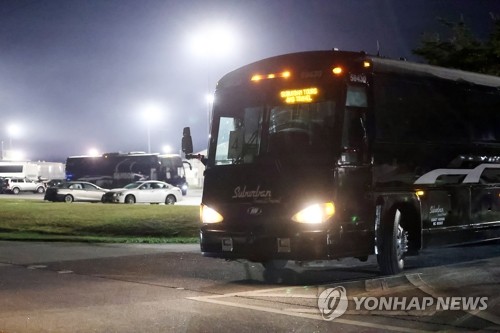 (3rd LD) More than 310 S. Koreans released week after detention in U.S. immigration crackdown