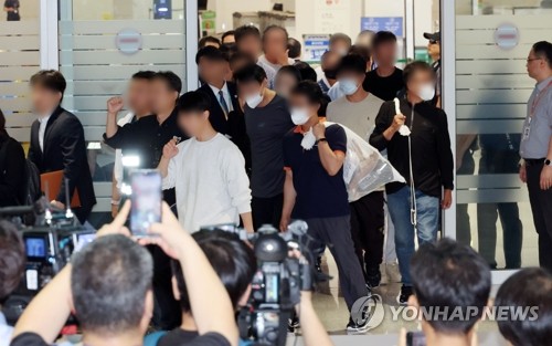 (2nd LD) S. Korean workers return home after immigration detention in U.S.