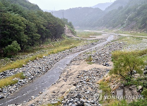 (LEAD) Water storage rate at drought-hit Gangneung's reservoir rises for 1st time in 52 days