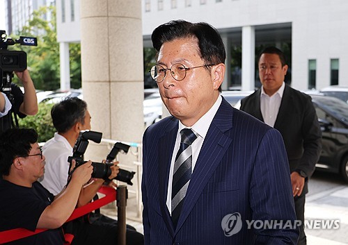 (LEAD) Special counsel team attempts to raid home of ex-PM Hwang