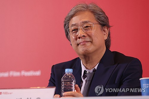&apos;No Other Choice&apos; explores timeless fears of job insecurity: Park Chan-wook thumbnail
