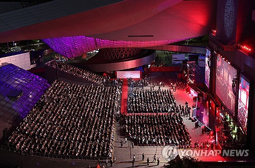 (LEAD) Busan film fest kicks off landmark 30th edition thumbnail