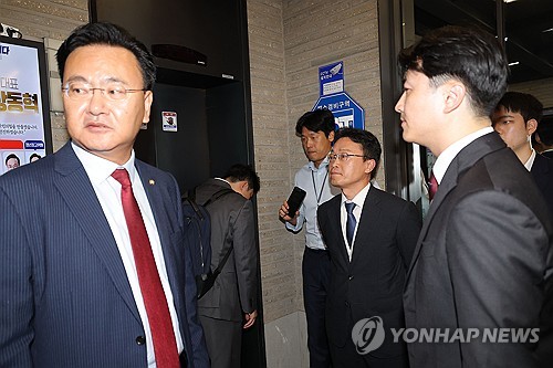 폰테크 달인 ‘이러다 지선까지 특검판’…소수야당 국힘, 속수무책에 ‘속앓이’ 