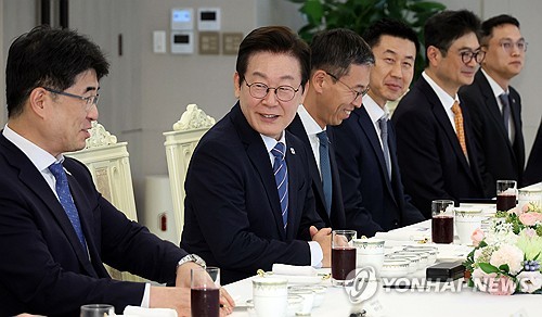 (LEAD) Lee emphasizes need to revitalize stock market
