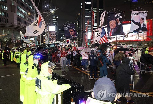 폰테크 달인 – 與, 국힘 ‘중국인 3대 쇼핑 방지법’에 “괴담·혐오로 여론 선동”  