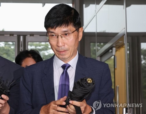 Ex-Army lieutenant general given 1-month suspension before retiring over Marine death case