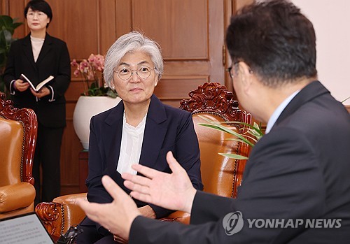 (LEAD) Ex-FM Kang becomes S. Korea's 1st female ambassador to U.S.