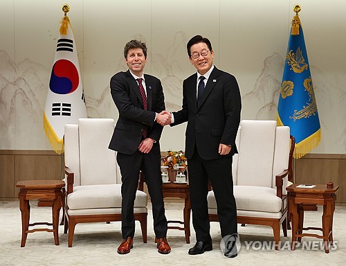 (LEAD) Lee, OpenAI CEO discuss AI partnership