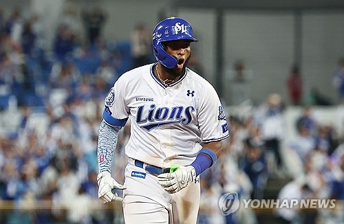(LEAD) Lions power past Landers to reach next round in KBO postseason