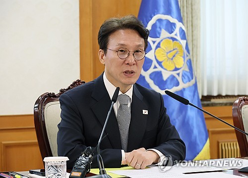PM calls for strict response to hateful behavior toward foreign tourists ahead of APEC summit