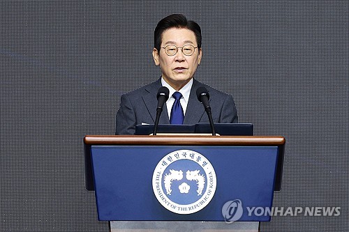 (LEAD) Lee pledges bold defense, aerospace R&D investment by 2030