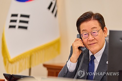 Lee holds 1st phone talks with Egyptian president, vows to expand cultural cooperation