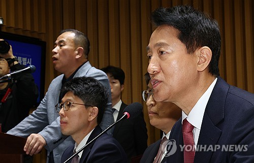 문화/연예 관련 이미지 - 단계