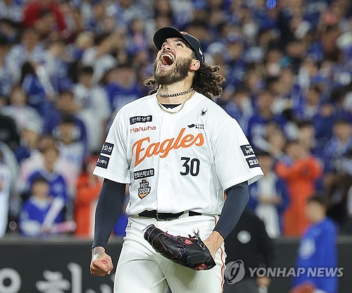 (2nd LD) Flying high again: Hanwha Eagles return to Korean Series after 19-yr wait