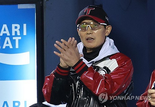 Twins skipper not about to celebrate after taking big Korean Series lead