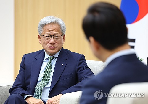 [APEC 2025] (News Focus) Nvidia's chip supply plan for S. Korea expected to benefit Samsung, SK hynix