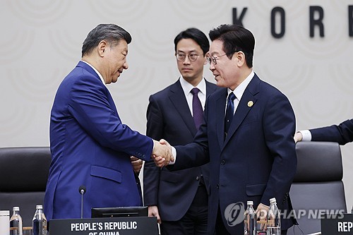 (2nd LD) [APEC 2025] Lee vows to keep preemptive measures to promote peace efforts with N. Korea at APEC summit
