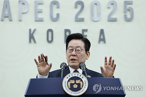 (3rd LD) [APEC 2025] Lee vows to keep preemptive measures to promote peace efforts with N. Korea at APEC summit