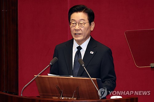 (2nd LD) Lee vows to achieve self-reliant defense, efforts for dialogue with N. Korea