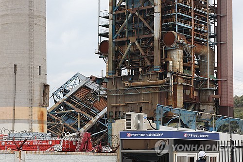 (2nd LD) Search continues for 2 missing from structure collapse at power plant