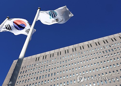 (LEAD) Presidential office stays mum over prosecution's internal turmoil over development case