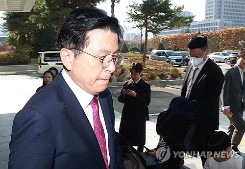 (3rd LD) Special counsel seeks formal arrest of ex-PM Hwang over alleged insurrection incitement