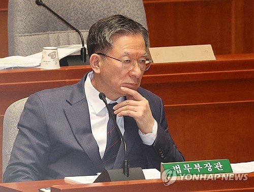 Justice minister stresses stability of prosecution amid reported plans for disciplinary action