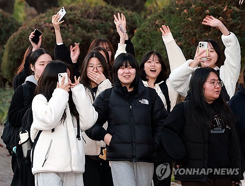 (3rd LD) Annual college entrance exam concludes for over 550,000 students