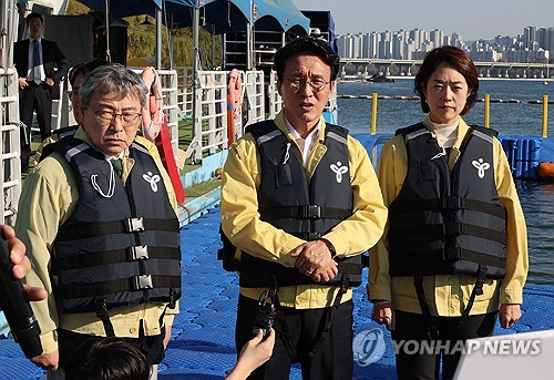 PM urges safety measures after Seoul river bus accident