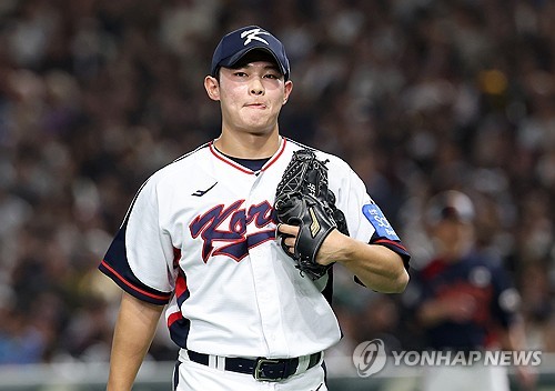 S. Korean pitchers have control issues again vs. Japan