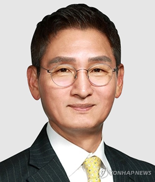 Lee appoints special prosecutor to investigate shaman, Coupang severance payments