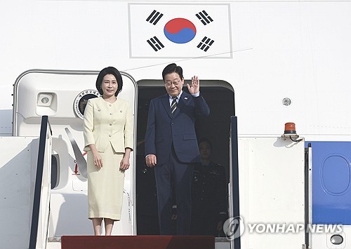 (2nd LD) Lee heads to G20 summit in Johannesburg