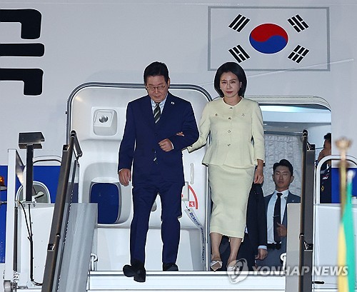 Lee attends G20 summit to discuss inclusive growth, climate change