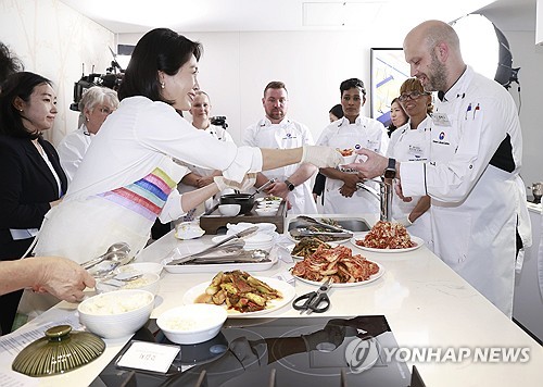 First lady shares Korean traditional food recipe with chefs, students in South Africa