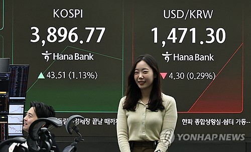 Seoul shares up late Mon. morning on tech gains