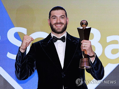 (LEAD) Following stops in MLB, Japan, Ponce soars to MVP award in 1st KBO season