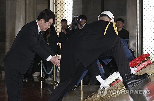 Lee pays tribute to nat'l founder of Turkey during state visit to Ankara