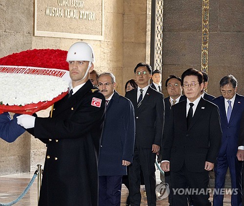 Lee, Erdogan hold summit talks to discuss defense, nuclear energy cooperation