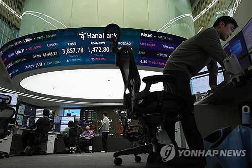 (LEAD) Seoul shares snap 2-day drop on hopes for rate cut, eased AI fear; won rebounds