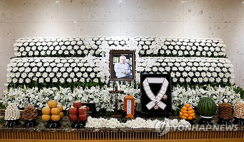 Fellow actors pay tribute to late Lee Soon-jae for 2nd day