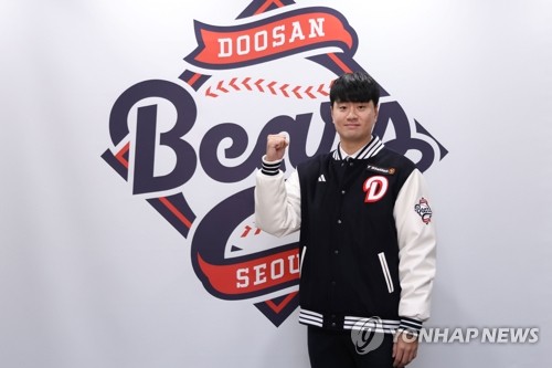 Bears re-sign own free agent pitcher Lee Young-ha