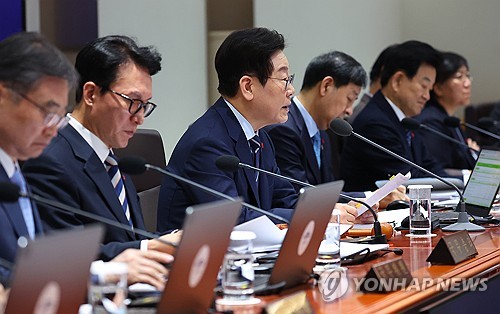 Lee calls for swift determination of cause of Coupang data leak