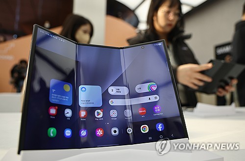 Samsung tops global foldable phone shipments in Q3: report