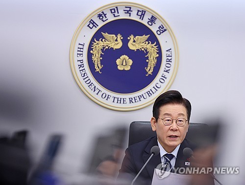 Lee calls for measures to stabilize prices