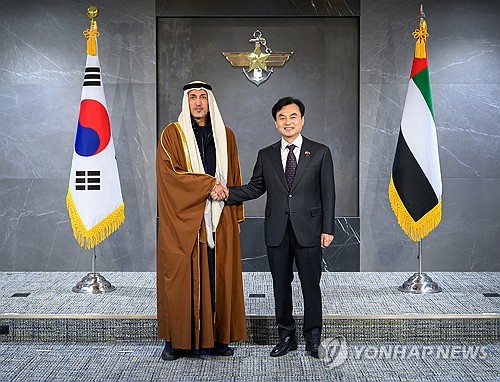 Defense chiefs of S. Korea, UAE discuss arms, defense cooperation