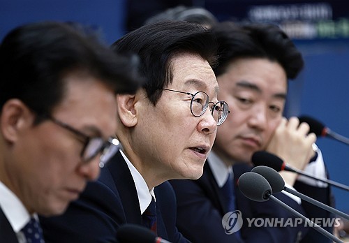 Lee orders all-out efforts to rescue trapped workers from collapsed construction site in Gwangju