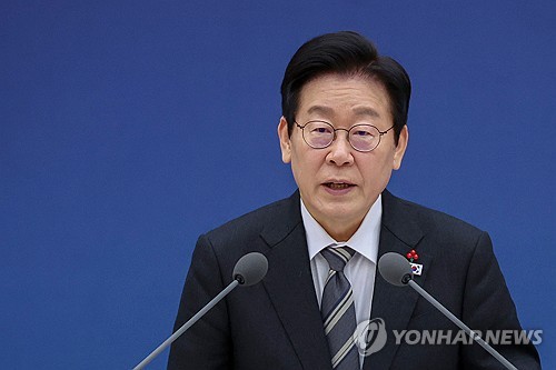 Lee instructs gov't to consider revoking national merit for late colonel over crackdown in Jeju uprising